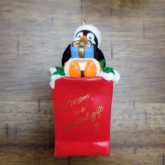 Hallmark Vintage 1996 Keepsake MOM  Ornament - Picture 4 of 4